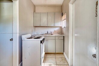 2378 NW 60th St in Miami, FL - Building Photo - Building Photo