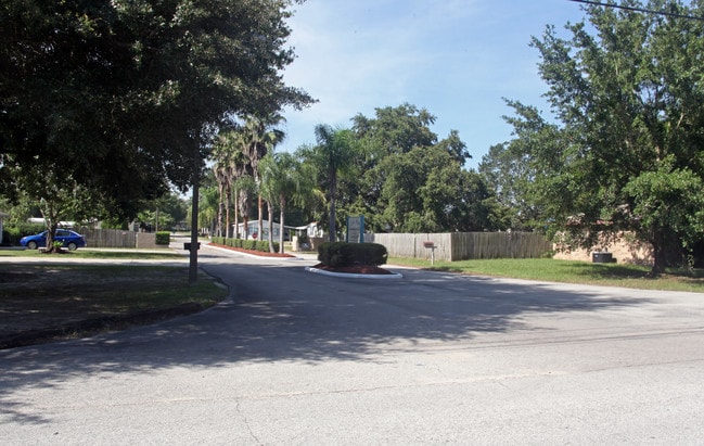 Stoll Manor Mobile Home Park in Lakeland, FL - Building Photo - Building Photo