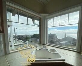 3550 NW Jetty Ave in Lincoln City, OR - Building Photo - Building Photo