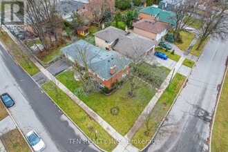 25 Karen Rd in Toronto, ON - Building Photo - Building Photo