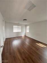 10440 Bagg Ave in Las Vegas, NV - Building Photo - Building Photo