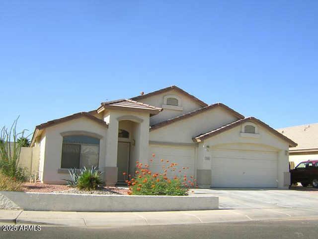 11219 W Vernon Ave in Avondale, AZ - Building Photo