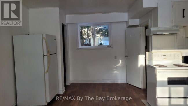 280 River Rd E in Wasaga Beach, ON - Building Photo - Building Photo