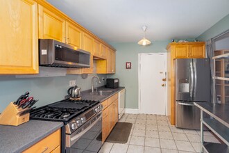 1064 Beacon St in Brookline, MA - Building Photo - Building Photo