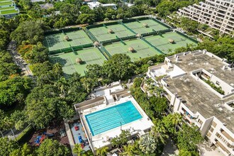101 Crandon Blvd in Key Biscayne, FL - Building Photo - Building Photo