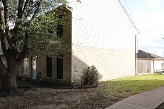 1063 Birnham Woods Blvd in Pasadena, TX - Building Photo - Building Photo
