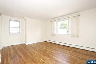 134 Kingston Ave in Hawthorne, NJ - Building Photo - Building Photo
