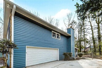 1075 Forest Heights Rd in Stone Mountain, GA - Building Photo - Building Photo