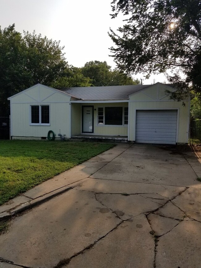 property at 2213 SE Dewey Ave