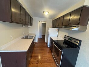 126 Watertree Dr in East Syracuse, NY - Foto de edificio - Building Photo