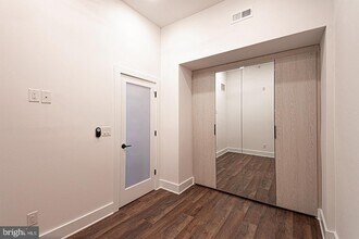 1211 Bainbridge St-Unit -UNIT 4D in Philadelphia, PA - Building Photo - Building Photo