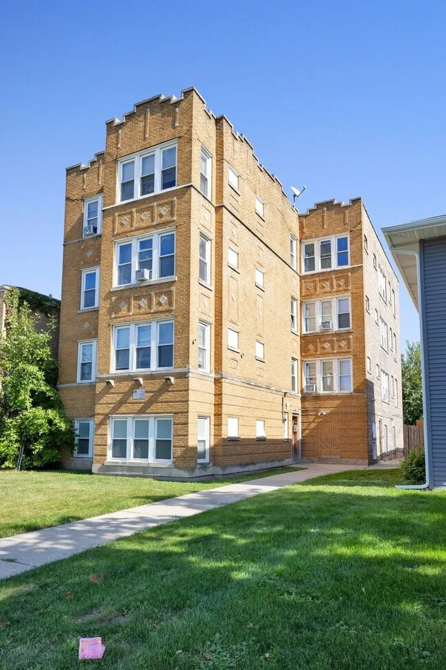 823 S 19th Ave, Unit 3S in Maywood, IL - Foto de edificio - Building Photo