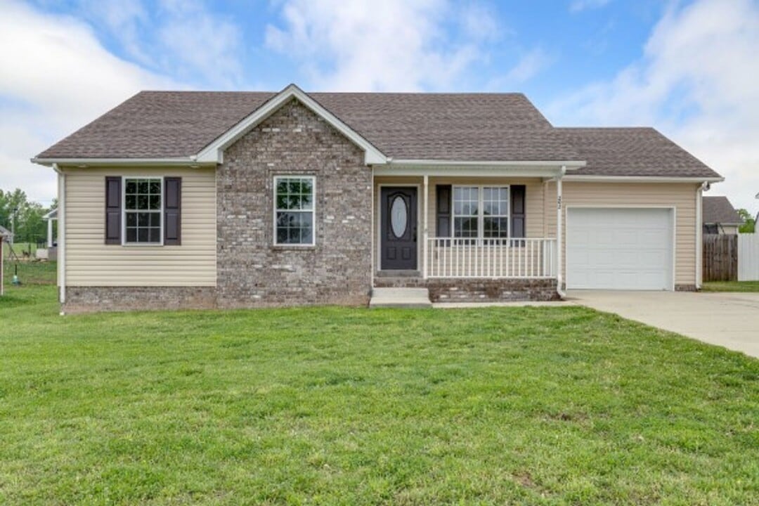 202 Shaub Rd in Portland, TN - Building Photo