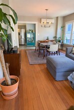 604 NE Shaver St in Portland, OR - Foto de edificio - Building Photo