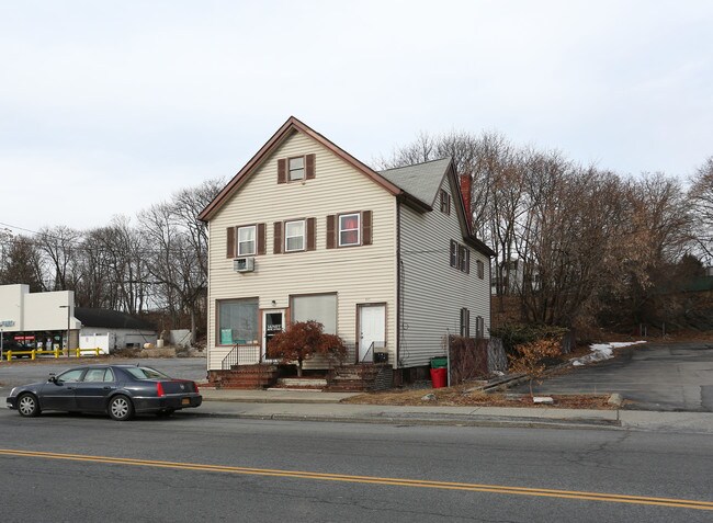 823 Main St in Poughkeepsie, NY - Foto de edificio - Building Photo