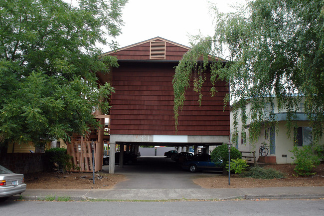 Lanai Apartments in Salem, OR - Foto de edificio - Building Photo