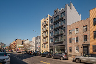 653 Metropolitan Ave in Brooklyn, NY - Building Photo - Building Photo