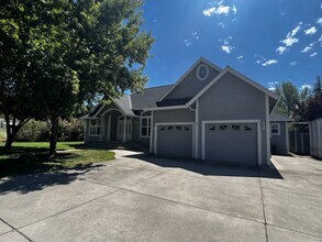 11155 Ringtail Rd in Penn Valley, CA - Building Photo - Building Photo