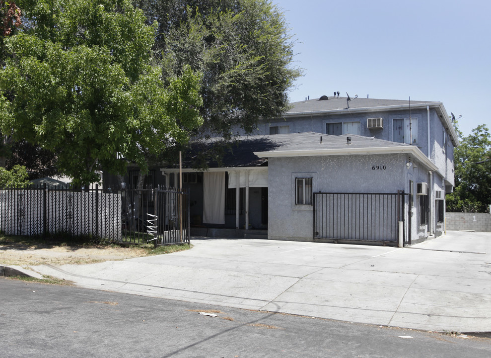 6910 Ben Ave in North Hollywood, CA - Building Photo