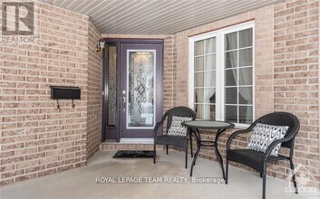 90 Upney Dr in Ottawa, ON - Building Photo - Building Photo