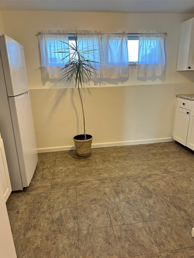 1502 St Louis Ave in Bay Shore, NY - Building Photo - Building Photo