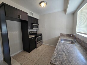 1219 Chateau Park Dr in Fort Lauderdale, FL - Building Photo - Building Photo