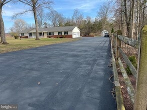 46 Buck Dr in Kintnersville, PA - Building Photo - Building Photo