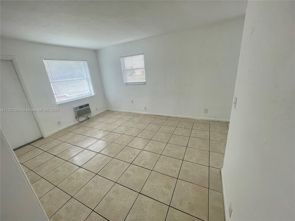 726 21st St in West Palm Beach, FL - Building Photo
