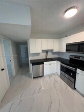 5731 NE 18th Ave in Fort Lauderdale, FL - Building Photo - Building Photo