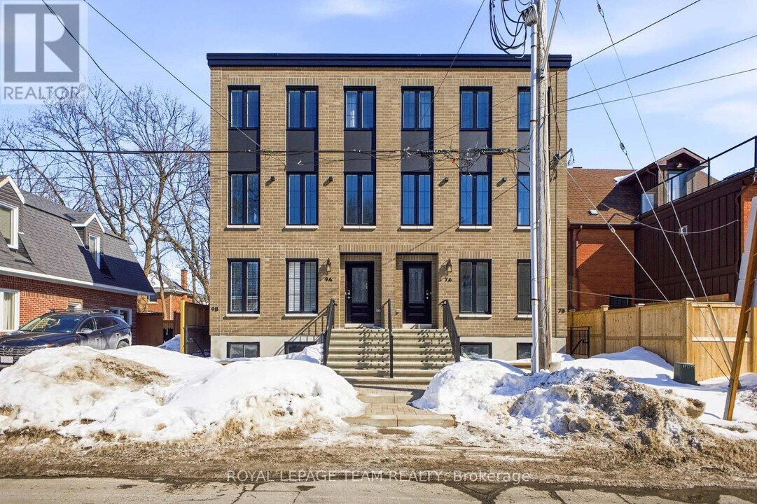 7 Gwynne Ave in Ottawa, ON - Building Photo