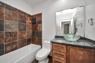 2911 Chartres St in Houston, TX - Building Photo - Building Photo