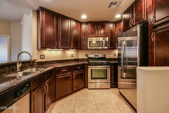 5350 E Deer Valley Dr in Phoenix, AZ - Building Photo - Building Photo
