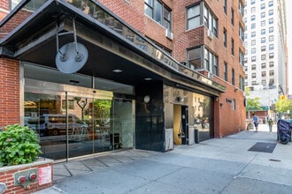 Hatten House in New York, NY - Building Photo - Building Photo