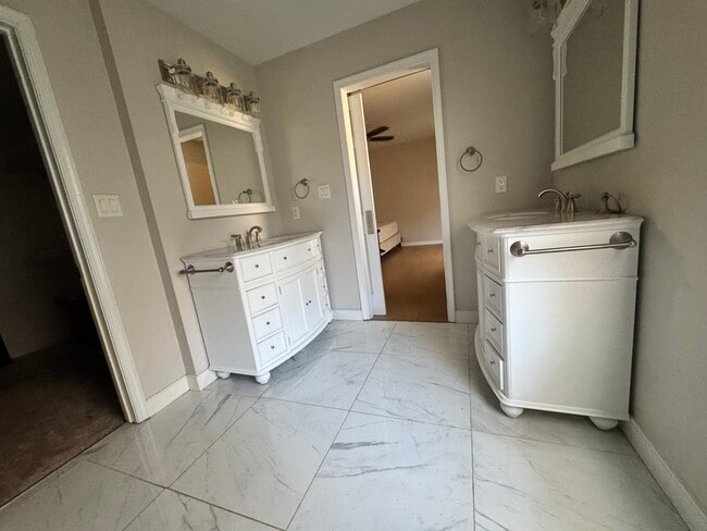 104 Hamlin Dr in Fredericksburg, VA - Foto de edificio - Building Photo