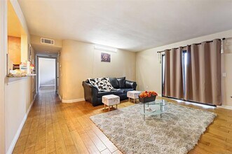 9409 Fairgrove Ln in San Diego, CA - Building Photo - Building Photo