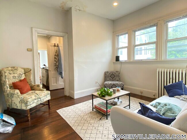 76 Curtis St in Somerville, MA - Building Photo - Building Photo