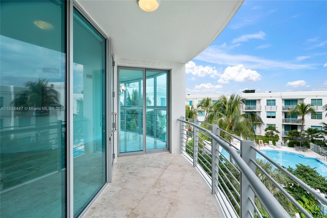 110 Washington Ave, Unit 1624 in Miami Beach, FL - Building Photo