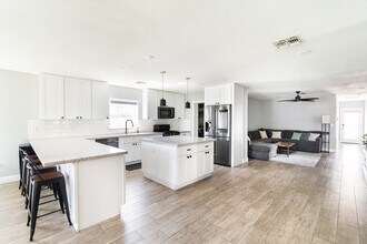 2302 E Whitton Ave in Phoenix, AZ - Foto de edificio - Building Photo