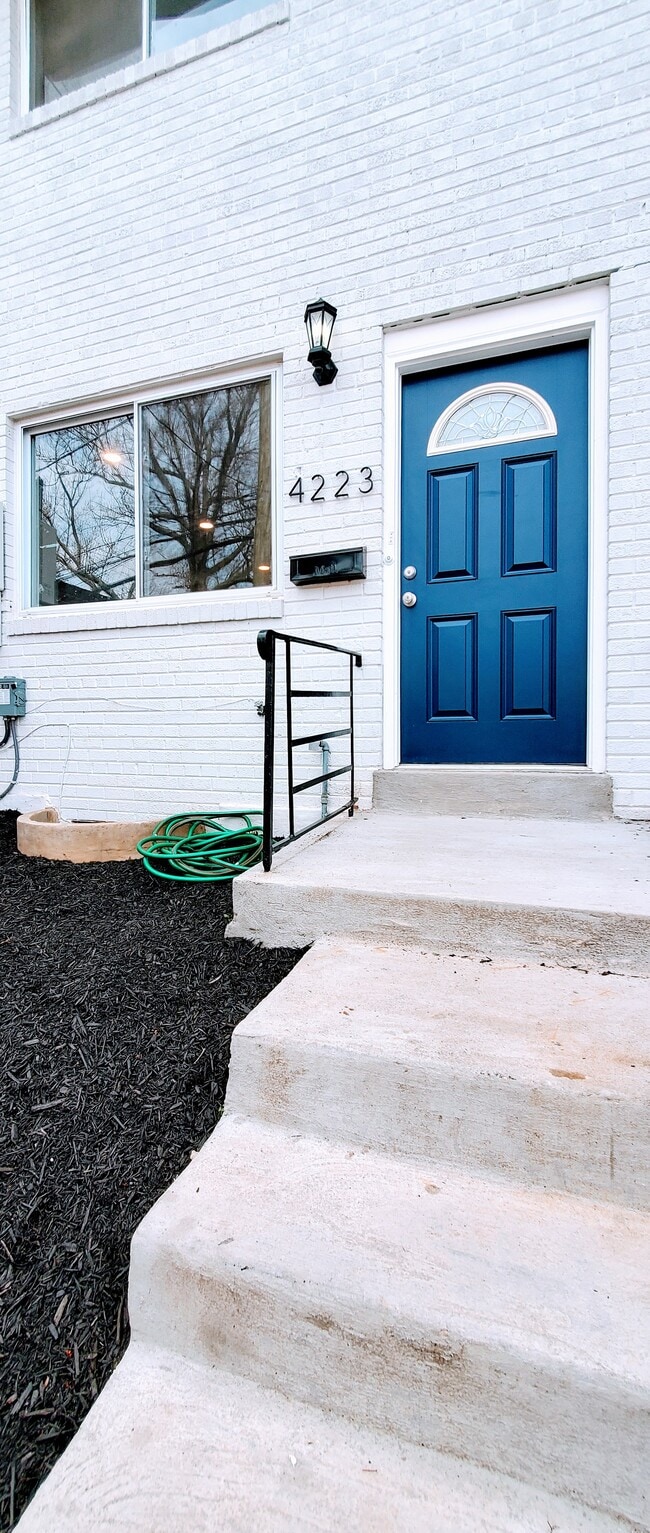 property at 4223 Gault Pl NE