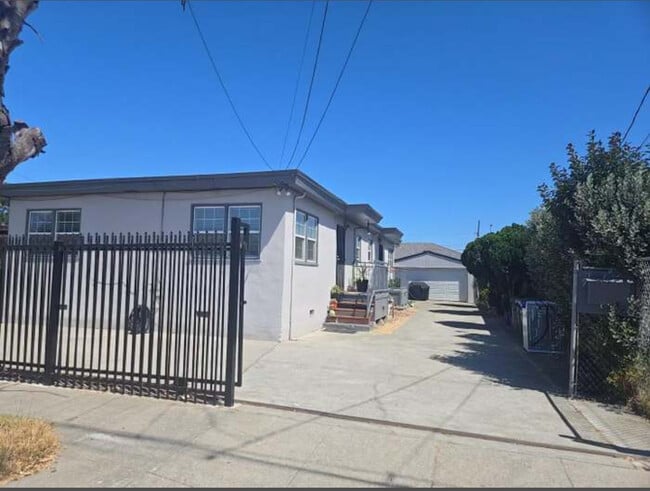 property at 559 Duboce Ave