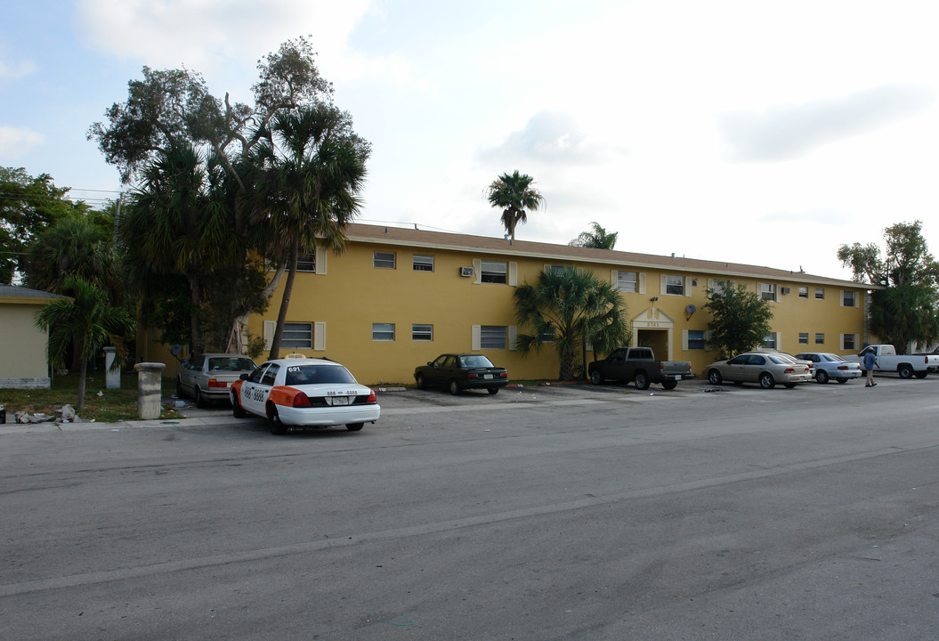 Art Building Apartments in Fort Lauderdale, FL - Foto de edificio