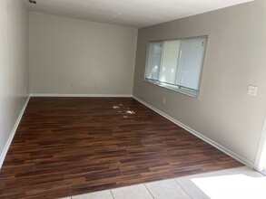 403 Margot Ct in Brandon, FL - Foto de edificio - Building Photo