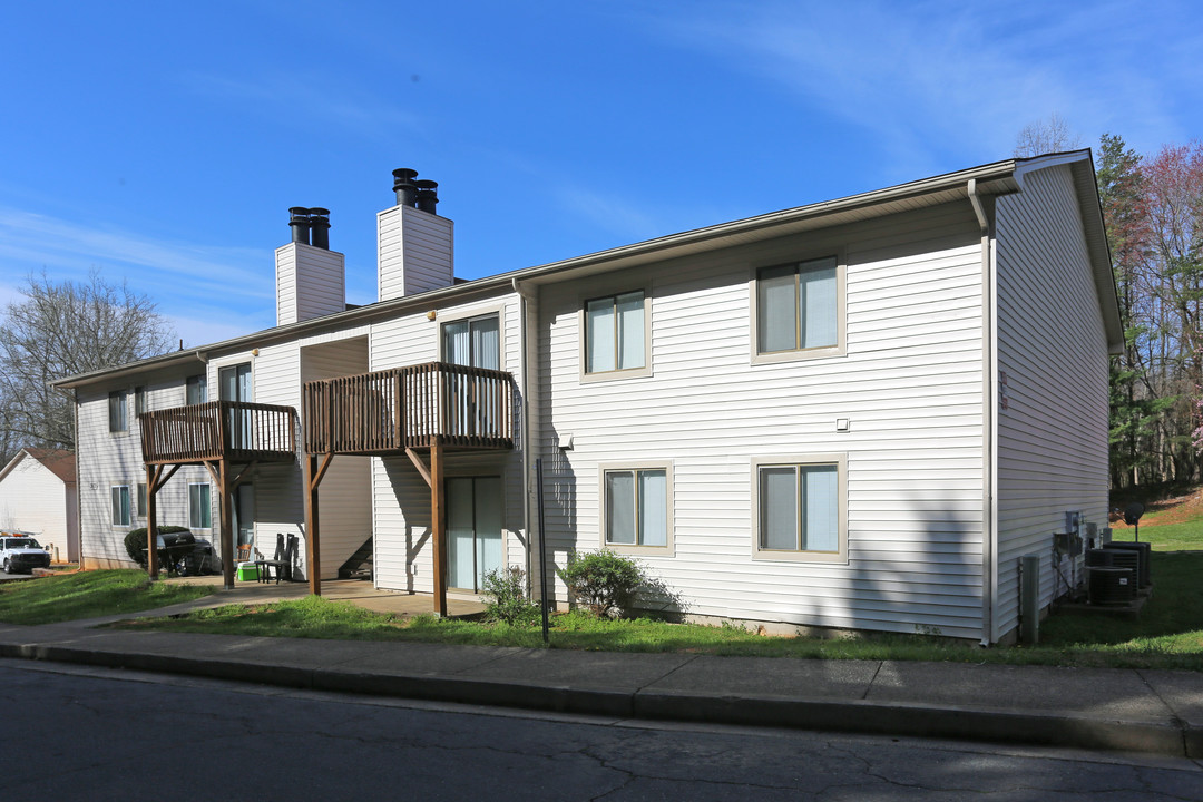 Olde North Village Apartments in Winston-Salem, NC - Foto de edificio