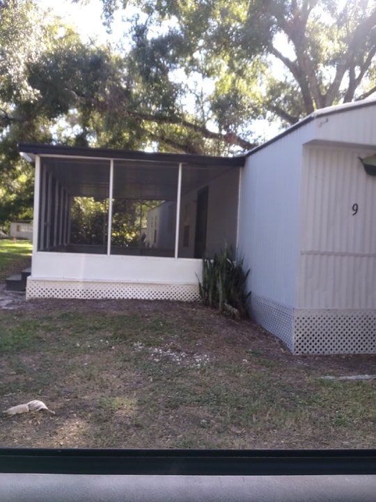 15101 N 15th St in Lutz, FL - Building Photo