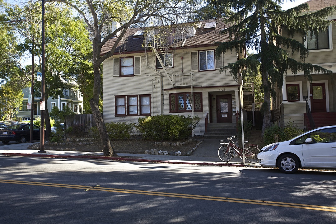 1729 M.L. King, Jr. Way in Berkeley, CA - Foto de edificio
