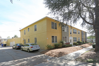 2137-2151 Montana Ave in Santa Monica, CA - Building Photo - Building Photo