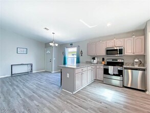 4523 SW 7th Pl in Cape Coral, FL - Building Photo - Building Photo