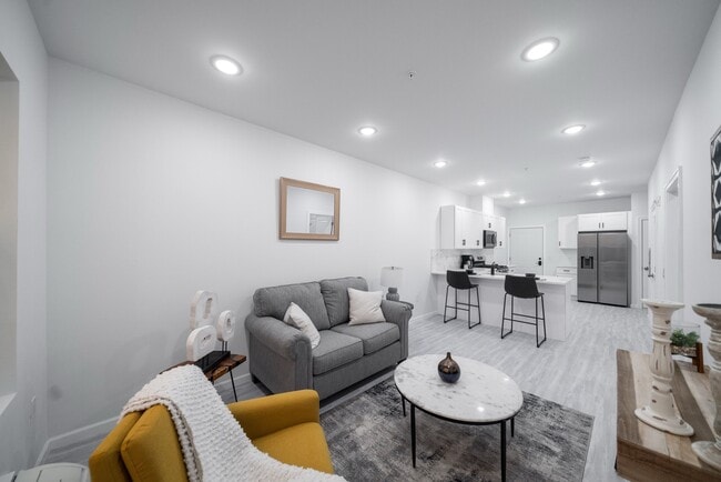 51 E Main St, Unit 208