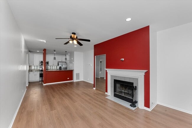 301 W Goethe St, Unit 203