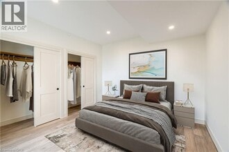 4390 Hillview Dr in Beamsville, ON - Building Photo - Building Photo